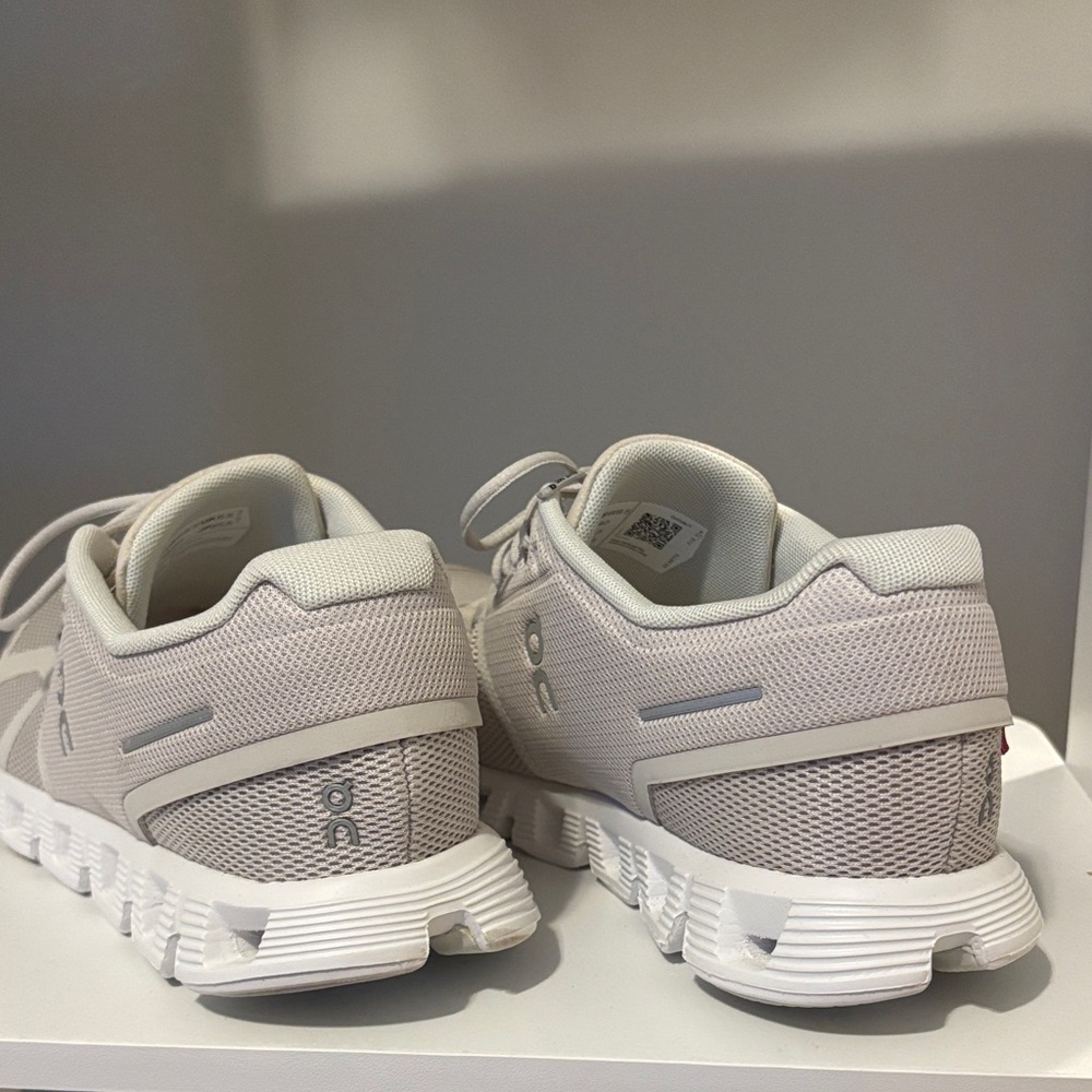 On Running Women's Cream and Gray Sneakers - Picture 4 of 9